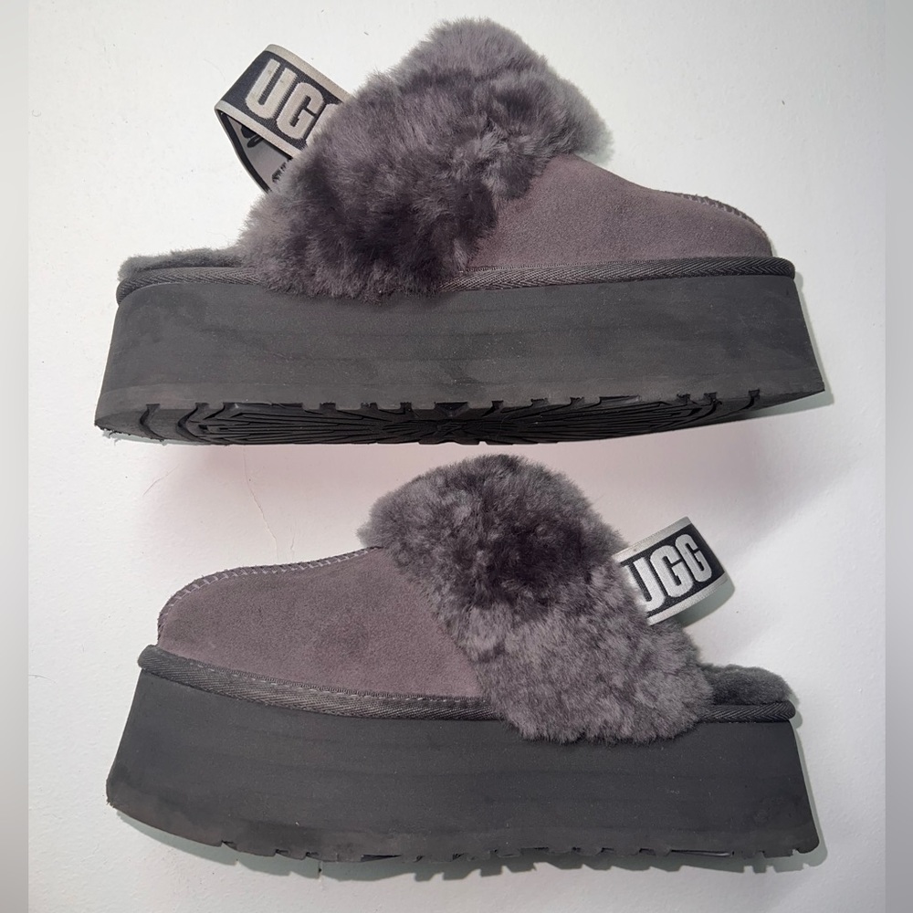 Women’s UGG Funkette Gray Platform Slipper size 8